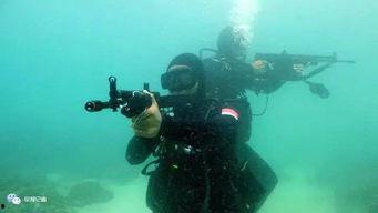 蛙人路边吃瓜,展现水下生活另一面