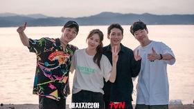 顶楼的吃瓜青年