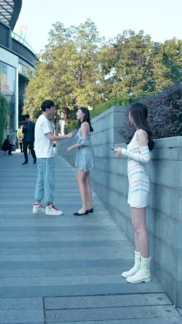 情侣吵架吃瓜风波,吃瓜群众围观，真相揭秘